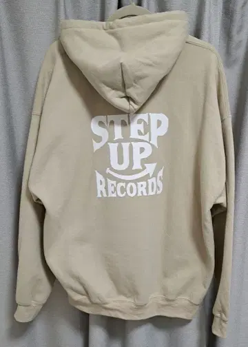 단계 업 레코드 후드티