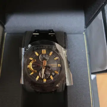 G-SHOCK GMC-B2100ZE-1AJR 블랙 금 50주년 기념 모델