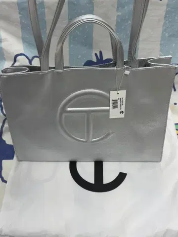 TELFAR 실버 토트백 수납 가방 포함