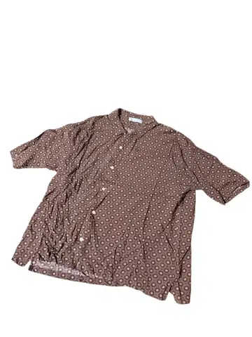 기하학 패턴 브라운 반팔 셔츠