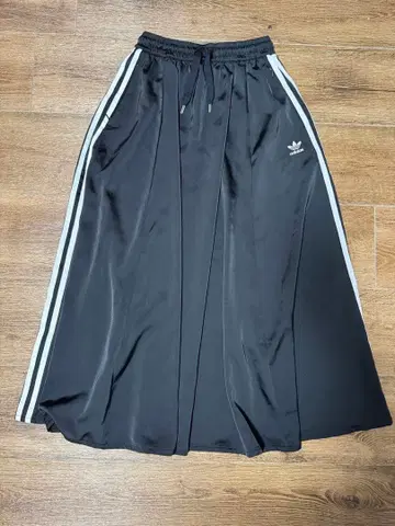 adidas 새틴 스커트