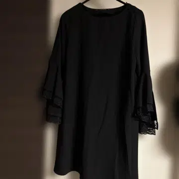 블랙 레이스 플레어 소매 롱 원피스