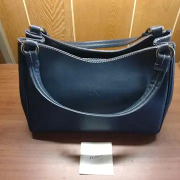 네이비 가죽 핸드백