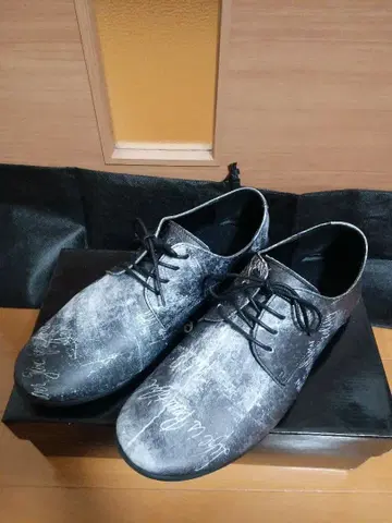 천연 가죽 레이스업 슈즈 문자 프린트