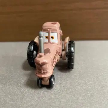 카즈 토미카 트랙터