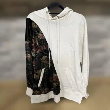 NO ID 꽃무늬 디자인 화이트 후드티