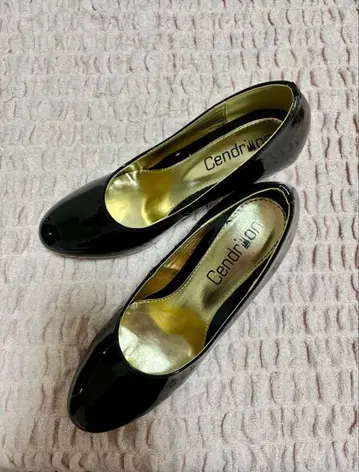 Cendrillon 블랙 에나멜 힐