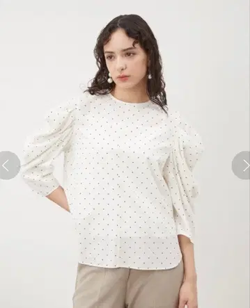 Mila Owen 센터 하귀 턱 슬리브 블라우스