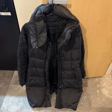 후드 부착 블랙 다운 자켓