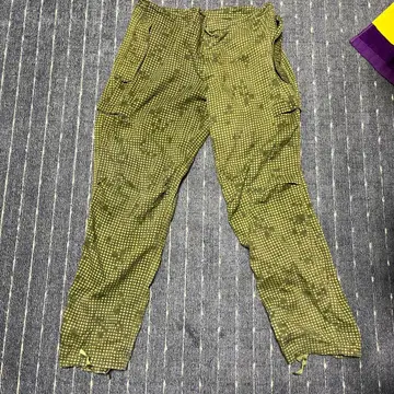 올리브 그린 체크 무늬 카고 팬츠