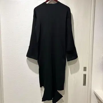 THE YOn 슬래시헴 와이드 커프 리브 니트 원피스 1117