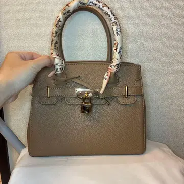 [ 크리스마스 세일 ] 핑크 스카프 포함 핸드백