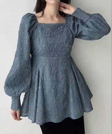 [ Meiru ] 스퀘어넥 자카드 페플럼 상의