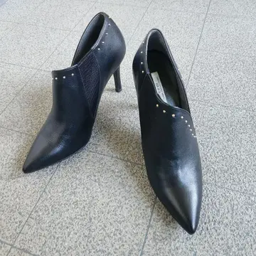 새상품급 세븐틴투엘브서티 부티 스터드 블랙 24.5cm 55