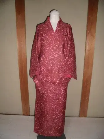 37 코몬 니부시키 기모노 세탁 가능한 원단 핑크 계열 장미 무늬