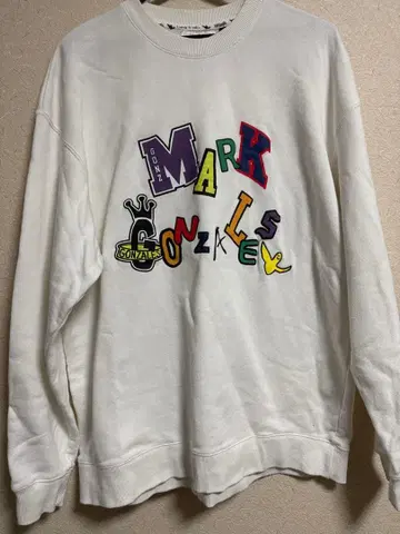 What it isNt 컬러풀 자수 맨투맨 L