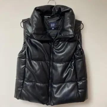 GAP 블랙 다운 베스트 XS