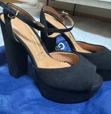 Vizzano 블랙 하이힐 샌들