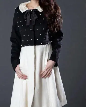 새상품 에밀리아 위즈 바이컬러 울 코트 펄