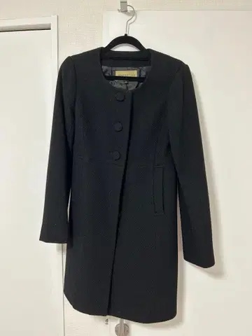 [ 프로포션 바디 드레싱 ] 블랙 미디 기장 노카라 코트 3