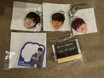 treasure 정우 캡슐 토이 얼굴 아크릴 키링 칠판 메모지