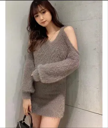 GYDA 오픈 숄더 샤기 니트 원피스