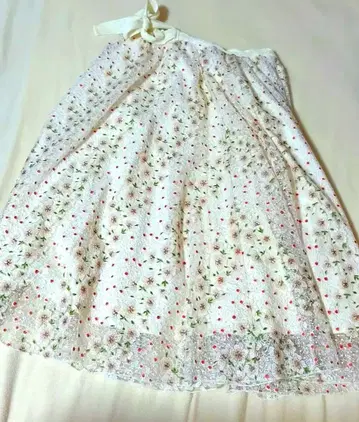 릴리 브라운 꽃무늬 자수 레이스 스커트