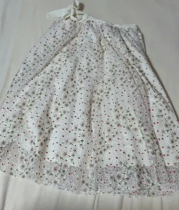 릴리 브라운 꽃무늬 자수 레이스 스커트