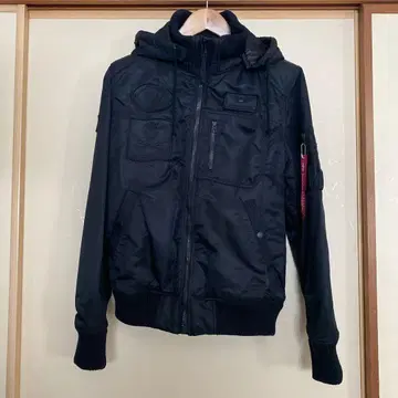 주말 가격 인하! Alpha Industries 블랙 MA-1 자켓