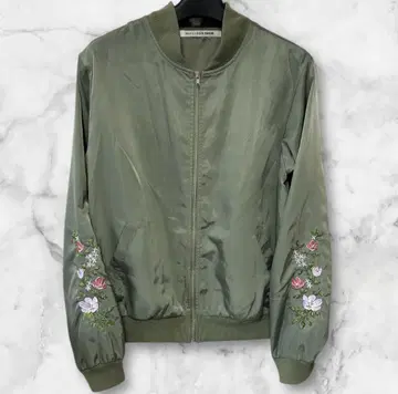 레이 카즌 올리브 그린 플라워 자수 MA-1 자켓