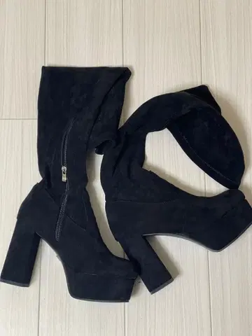 블랙 스웨이드 니하이 부츠