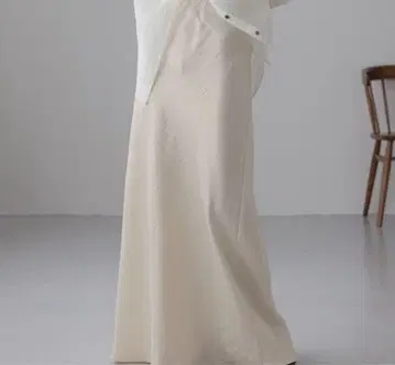 LOWRYS FARM 스트레치 새틴 스커트