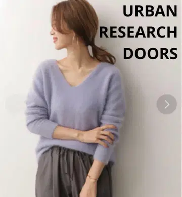 새상품급! 어반 리서치 도어스 헤어리 울 V넥 니트 블루