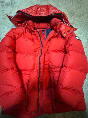 타미힐피거 레드 다운 자켓
