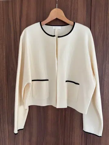 Bailsey 아이보리 크롭 가디건
