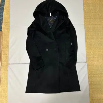 23구 후드 부착 블랙 울 코트