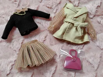 타카라토미 리카짱 에어리 트렌치 의류만 아웃핏