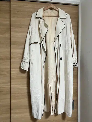 아이보리 트렌치코트 블랙 파이핑