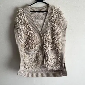 MAISON SPECIAL 루프 챈키 니트 베스트