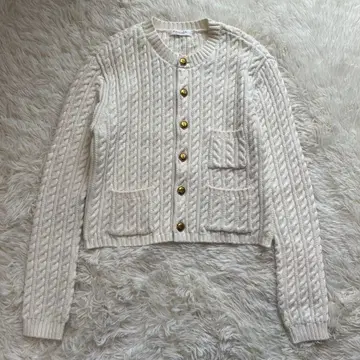 MACAPHEE 투모로우랜드 케이블 니트 가디건 골드 버튼