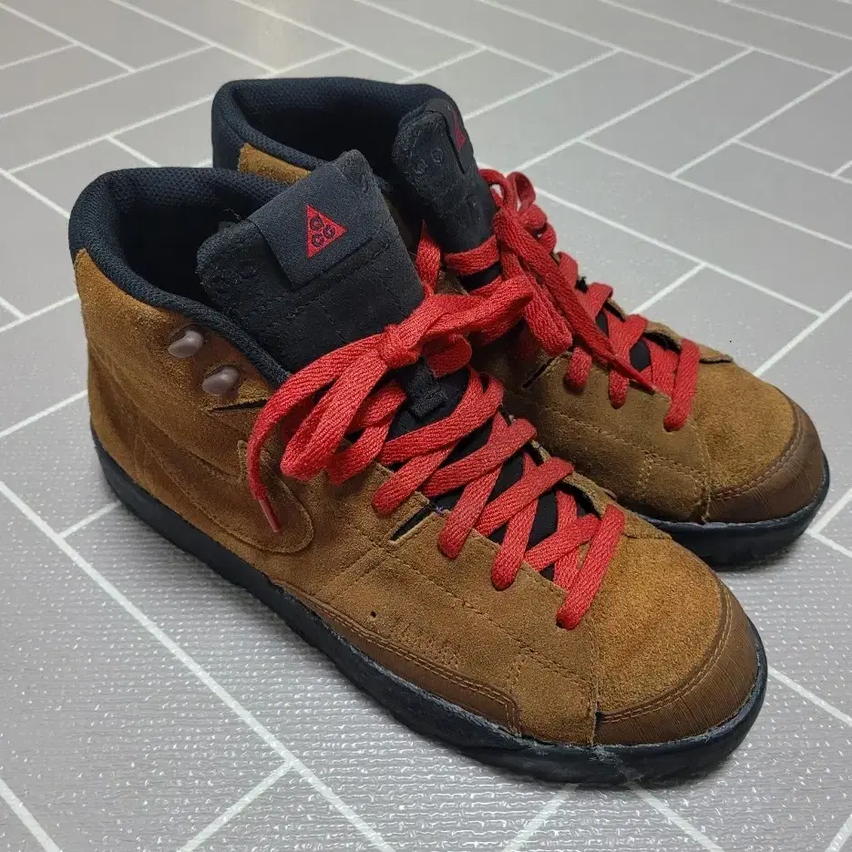 air blazer acg mid