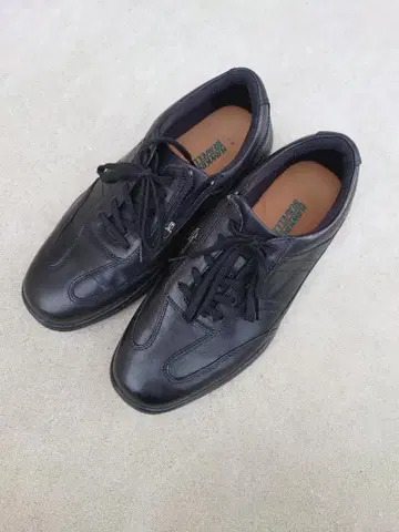 블랙 합성 피혁 스니커즈