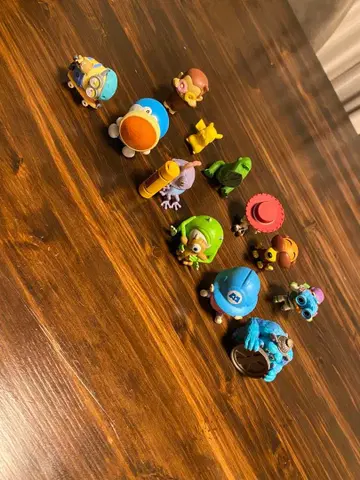 컬러풀한 캐릭터 피규어 세트