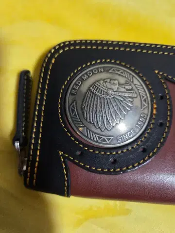 RED MOON 메탈 배지 장지갑