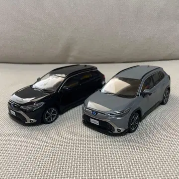 도요타 코롤라 크로스 컬러 샘플 1/30 2대 세트
