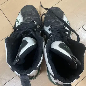 Reebok 하이컷 스니커즈 화이트/블랙/그린