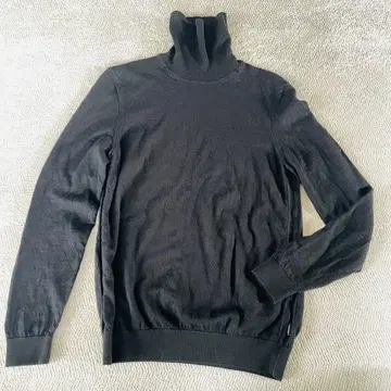 휴고보스 터틀넥 블랙 니트 L