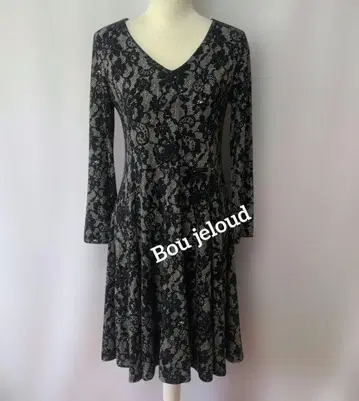 미사용 Bou jeloud 레이스 무늬 V넥 긴팔 원피스