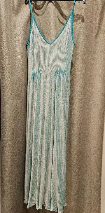 CFCL 스트라이프 슬리브리스 니트 원피스