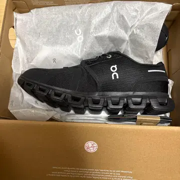 on 스니커즈 cloud6